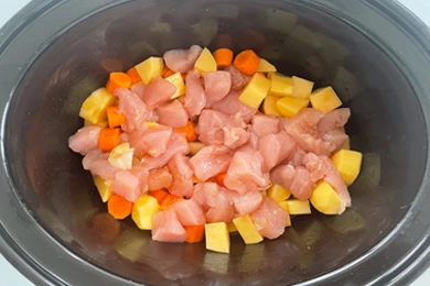 pollo a cubetti pronto per essere cotto nella Slow Cooker